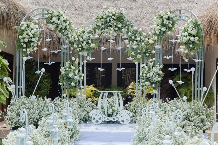 Trang trí đám cưới bằng hoa baby