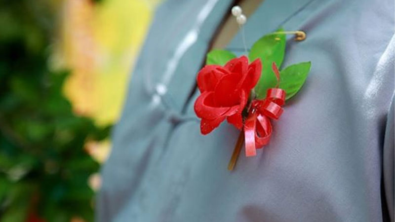 Cài hoa hồng trắng có ý nghĩa gì trong ngày vu lan?