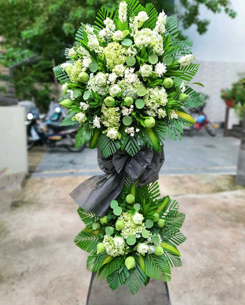 Kệ hoa sen trắng viếng đám tang