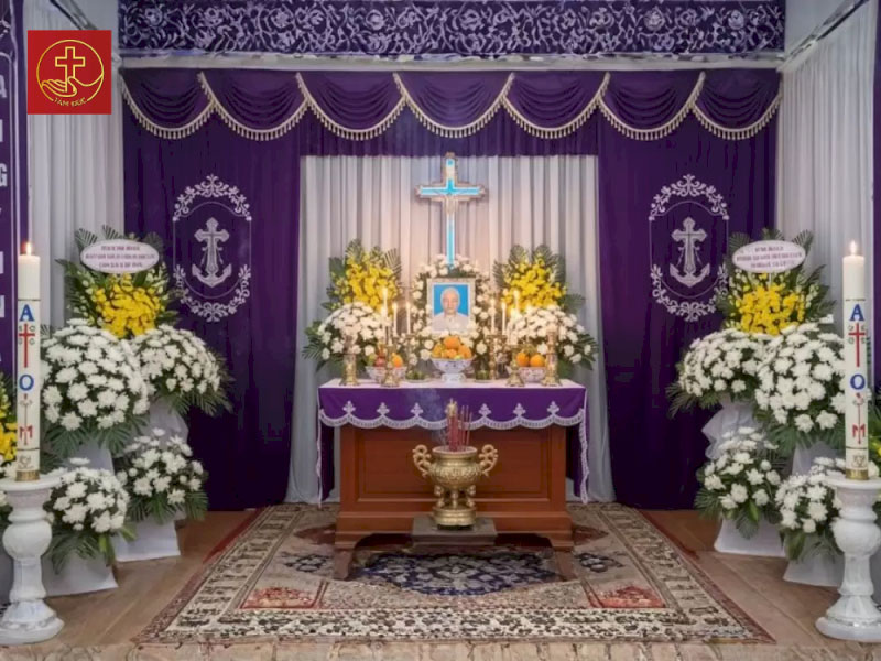 Đặt Thánh Giá ở vị trí trung tâm, trang trọng